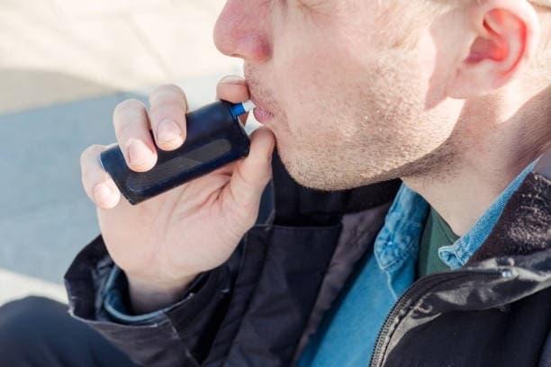 Elektronická cigareta a marihuana, jaké jsou rozdíly v účincích, bezpečnosti a zákonech