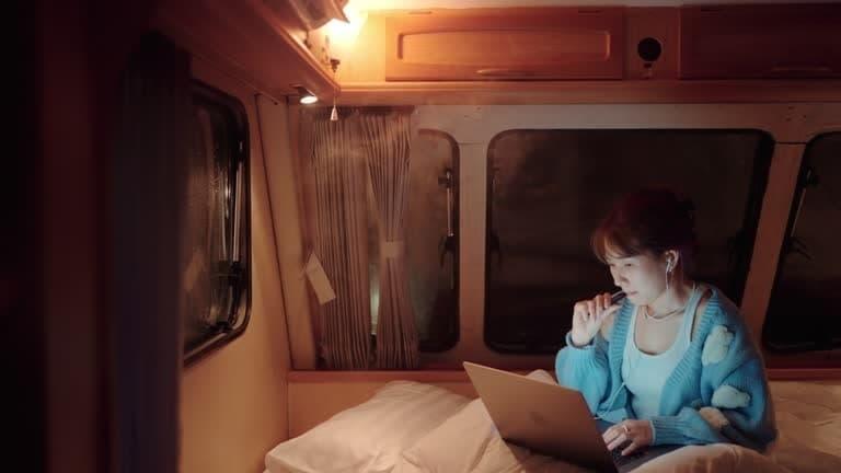 Kompletní průvodce e cigareta 2025 - jak vybrat nejlepší model, bezpečnost a údržba