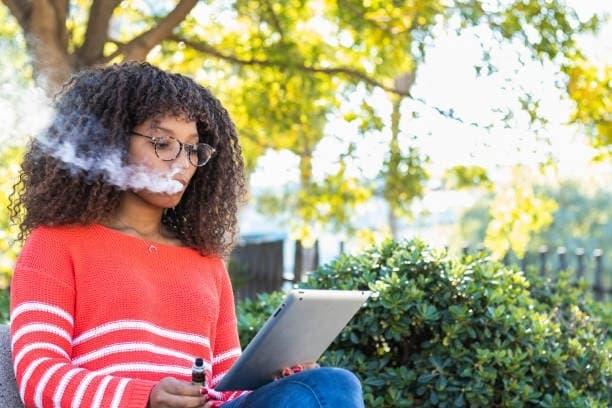 Nezávislý průvodce a recenze e cigaret 2025 — nejlepší modely, testy výkonu a rady pro bezpečné používání