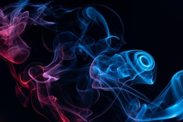 Rychlý přehled - jaký je rodíl mezi cigaretou a elektronickou cigaretou a co to znamená pro vaše zdraví a peněženku