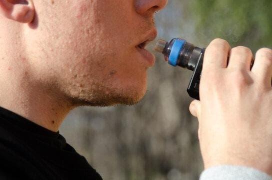 Průvodce pro začátečníky k liquid e cigareta - výběr příchutí, náhradní součástky a bezpečnostní tipy