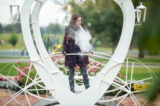 elektronická cigareta zkušenosti – uživatelské recenze, tipy na výběr a bezpečnost 2025