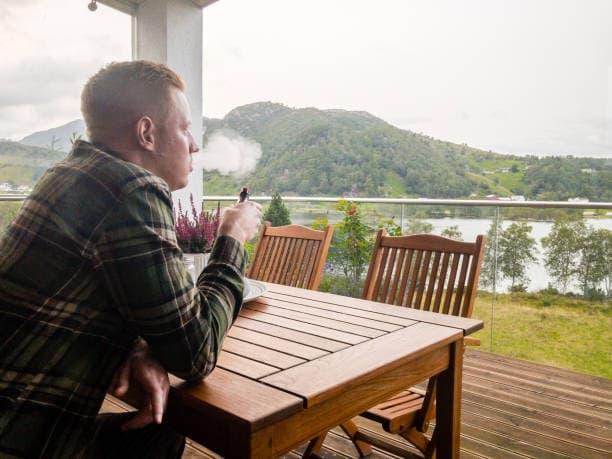 Jednorázová elektronická cigareta jak vybrat a užít si nejlepší chuť, výdrž a bezpečnost