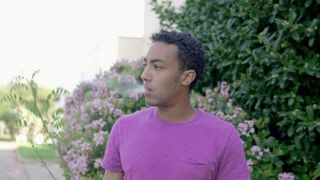 Jak vybrat elektronická cigareta s displejem a které modely 2025 stojí za to recenze a tipy