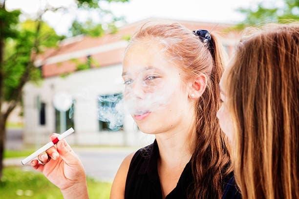 Vape a Vape průvodce, bude moc v hospodě kouřit elektronická cigareta a co to znamená pro majitele hospod